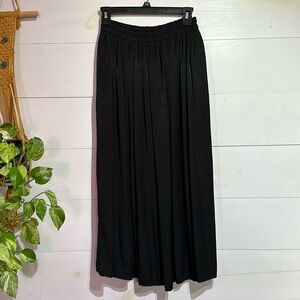 Uniqlo long black skirt with elastic waist and pockets!